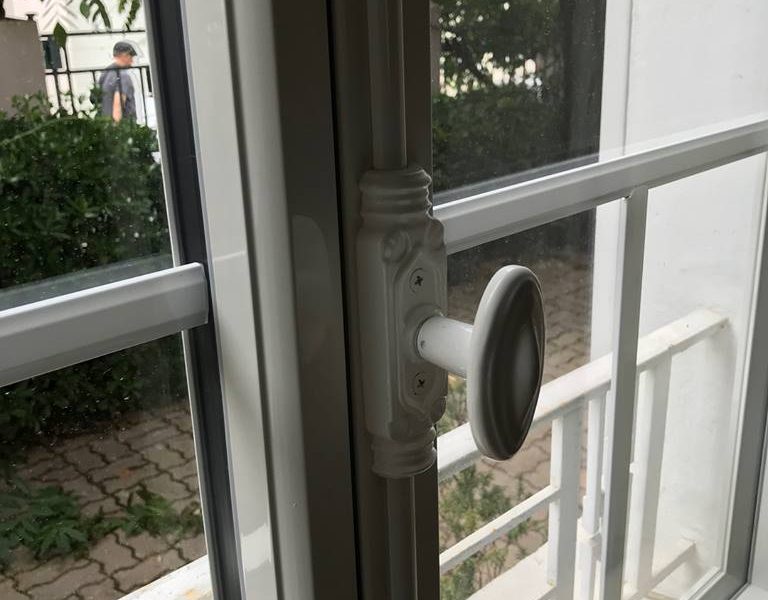 Crémone décorative