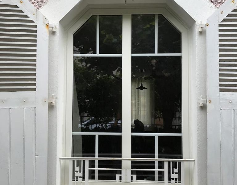 Fenêtre aluminium blanche croisillons