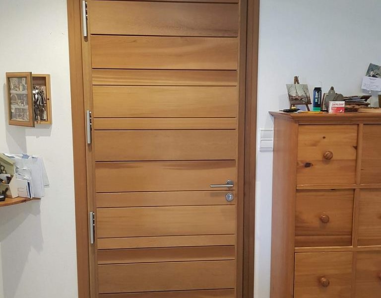 Porte dentrée en bois