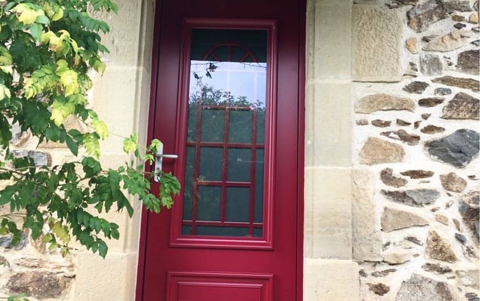 Porte dentrée rouge